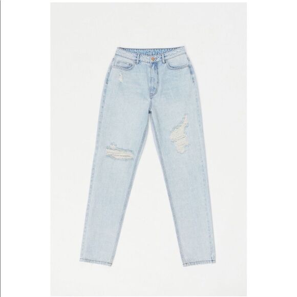 BDG High-Waisted Light Wash High Waisted Distressed Mom Jean - Picture 4 of 4